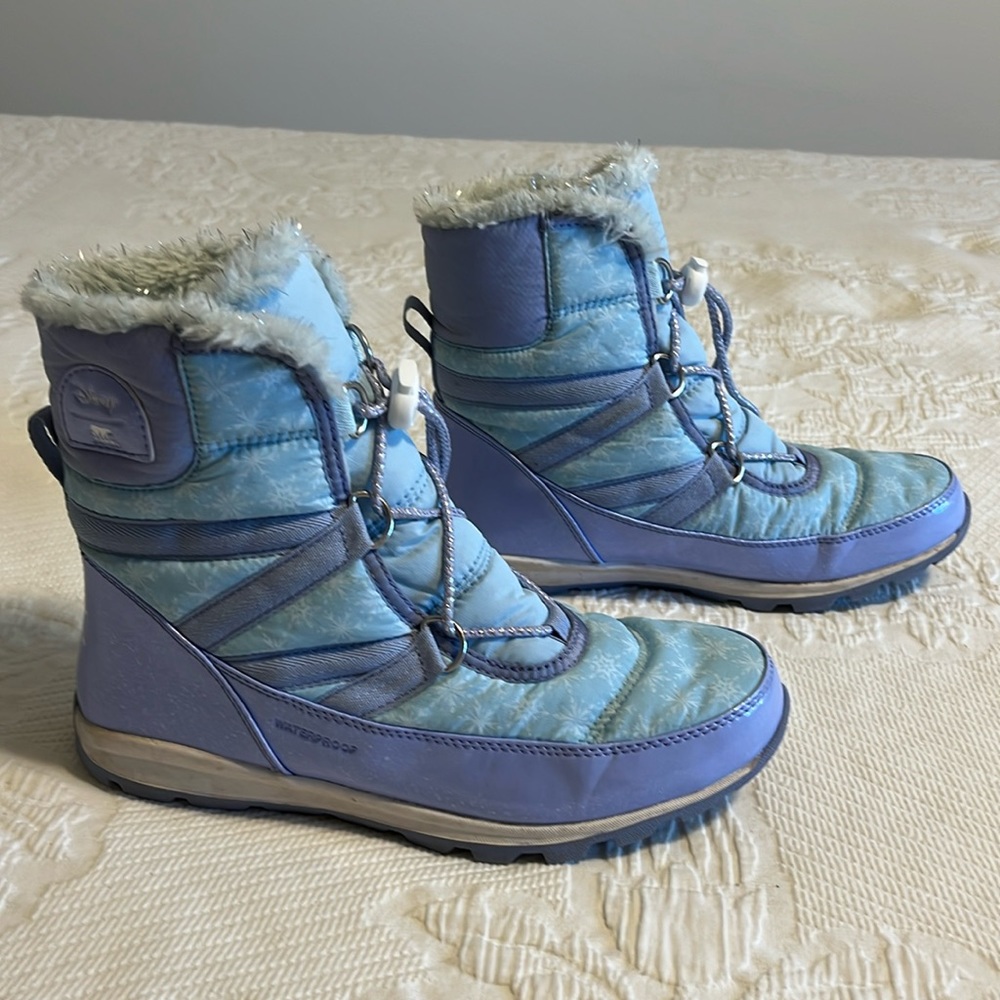 Sorel x Disney Elsa Frozen boots, waterproof, light blue/purple, silver, size 6